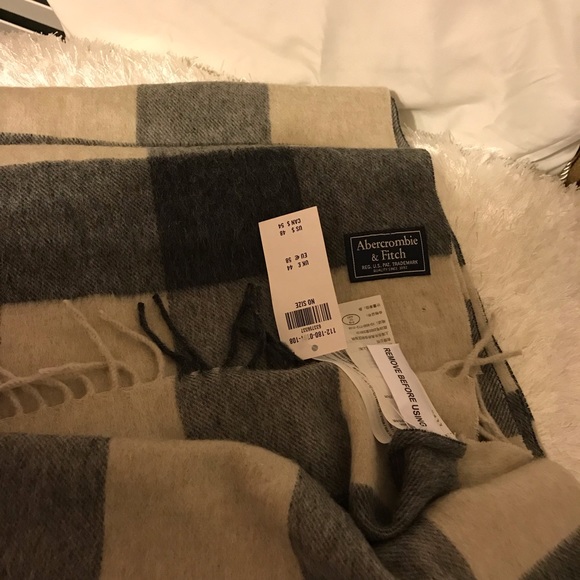 Abercrombie &Fitch Scarf - Picture 2 of 2